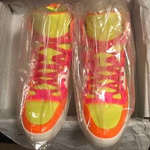 🔥🔥🔥DOPE! 🔥🔥🔥Authentic Gucci neon sneakers